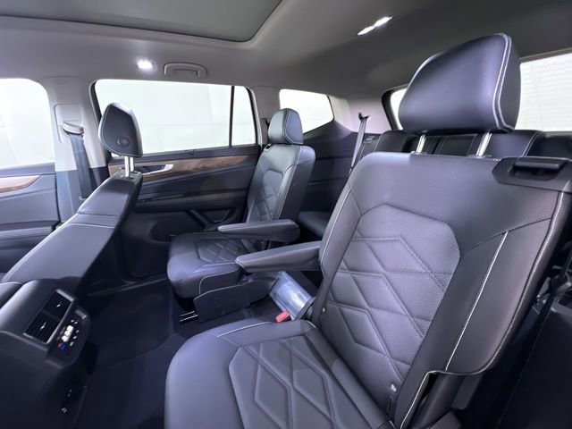 Used 2025 Volkswagen Atlas SE image 22
