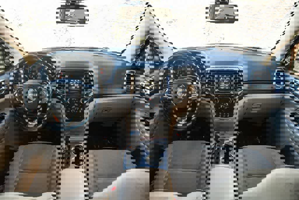 Used 2016 Jeep Grand Cherokee Laredo w/ Quick Order Package 23E image 14