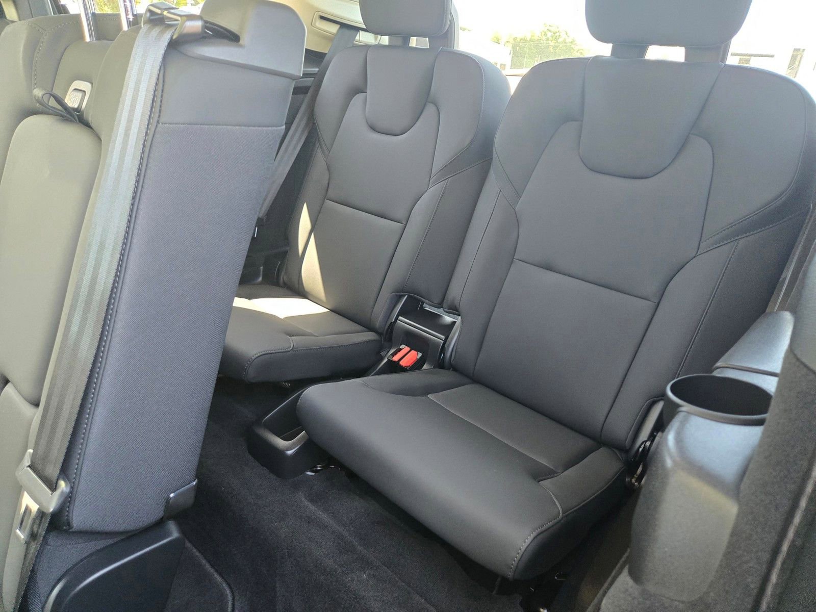 Certified 2025 Volvo XC90 B6 Plus AWD/4WD image 17