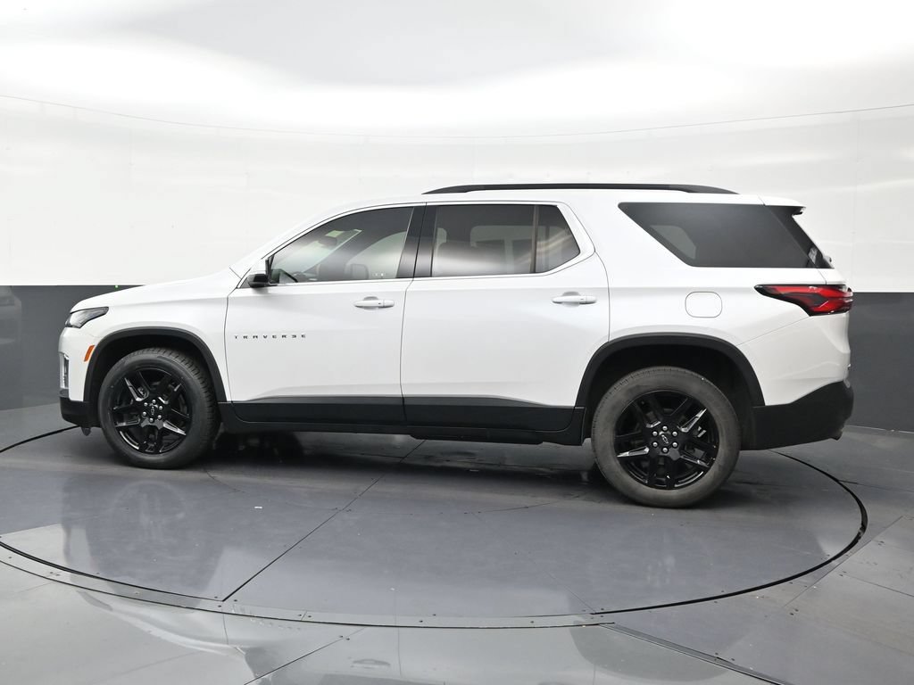 Used 2022 Chevrolet Traverse LT FWD image 2