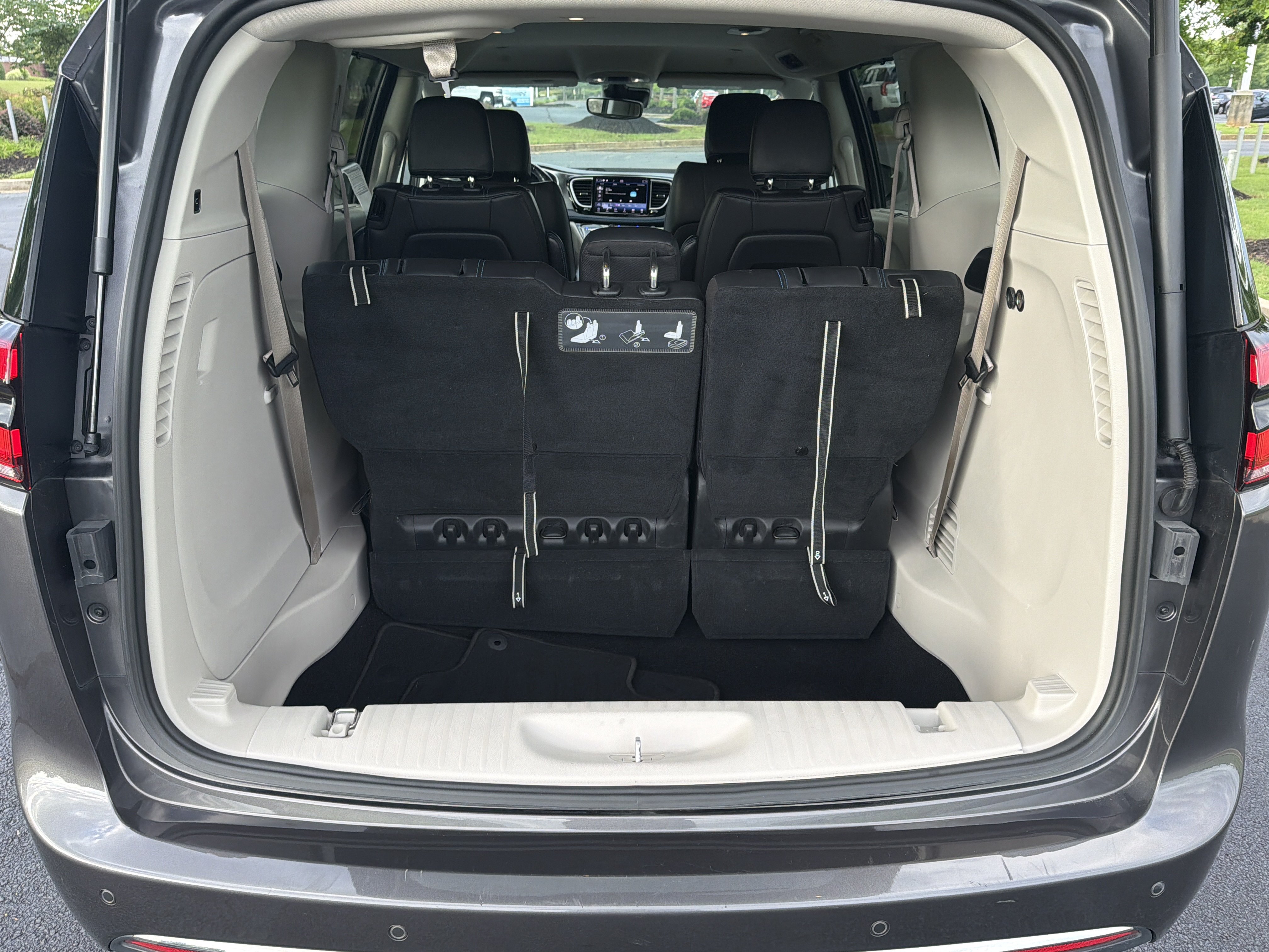 Used 2021 Chrysler Pacifica Touring-L FWD image 30