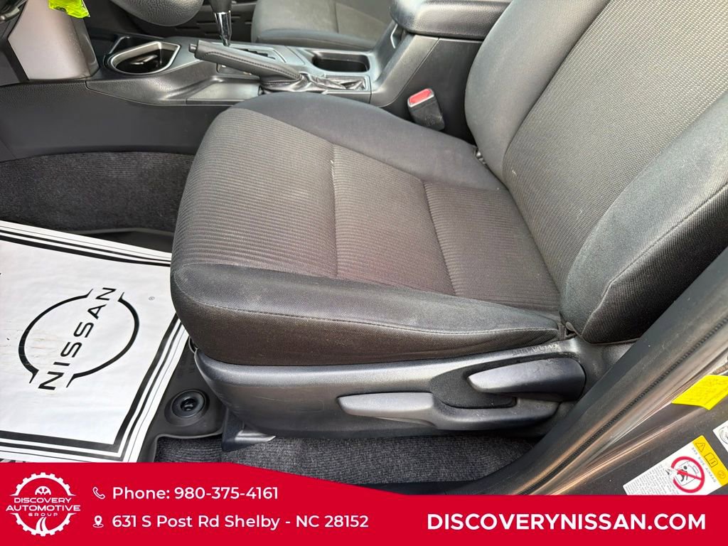 Used 2016 Toyota RAV4 LE image 13