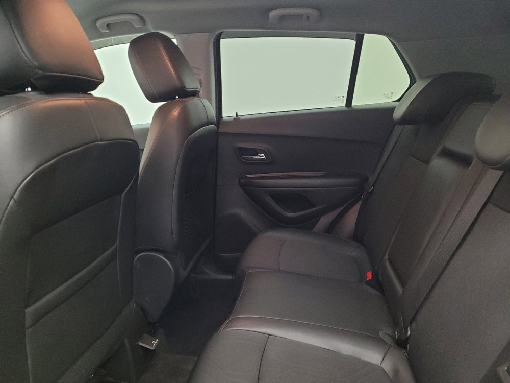 Used 2022 Chevrolet Trax LT w/ LT Convenience Package image 18