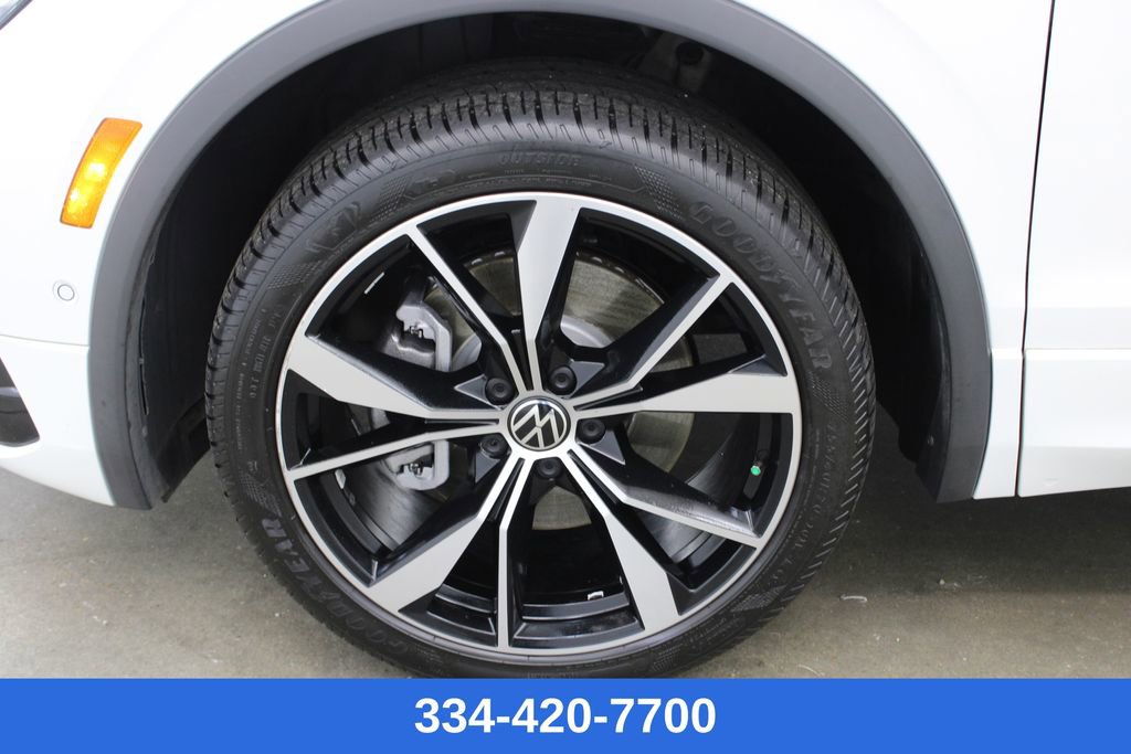 Used 2022 Volkswagen Tiguan SEL R-Line image 29