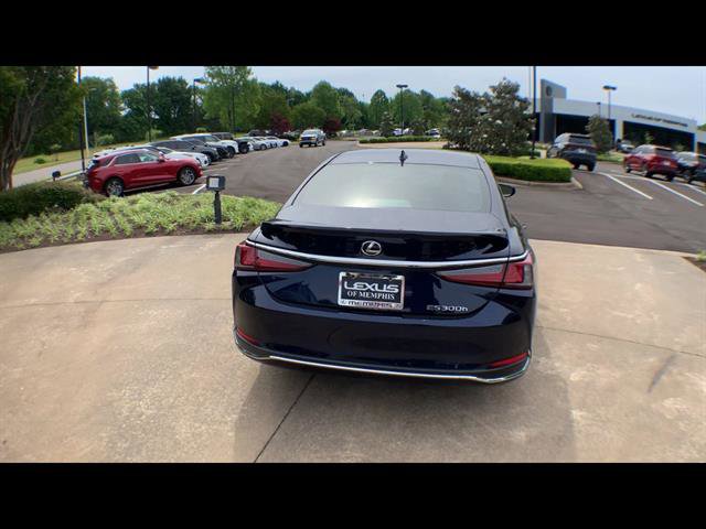Certified 2025 Lexus ES 300h Ultra Luxury w/ Accessory Package (Z2) FWD image 7