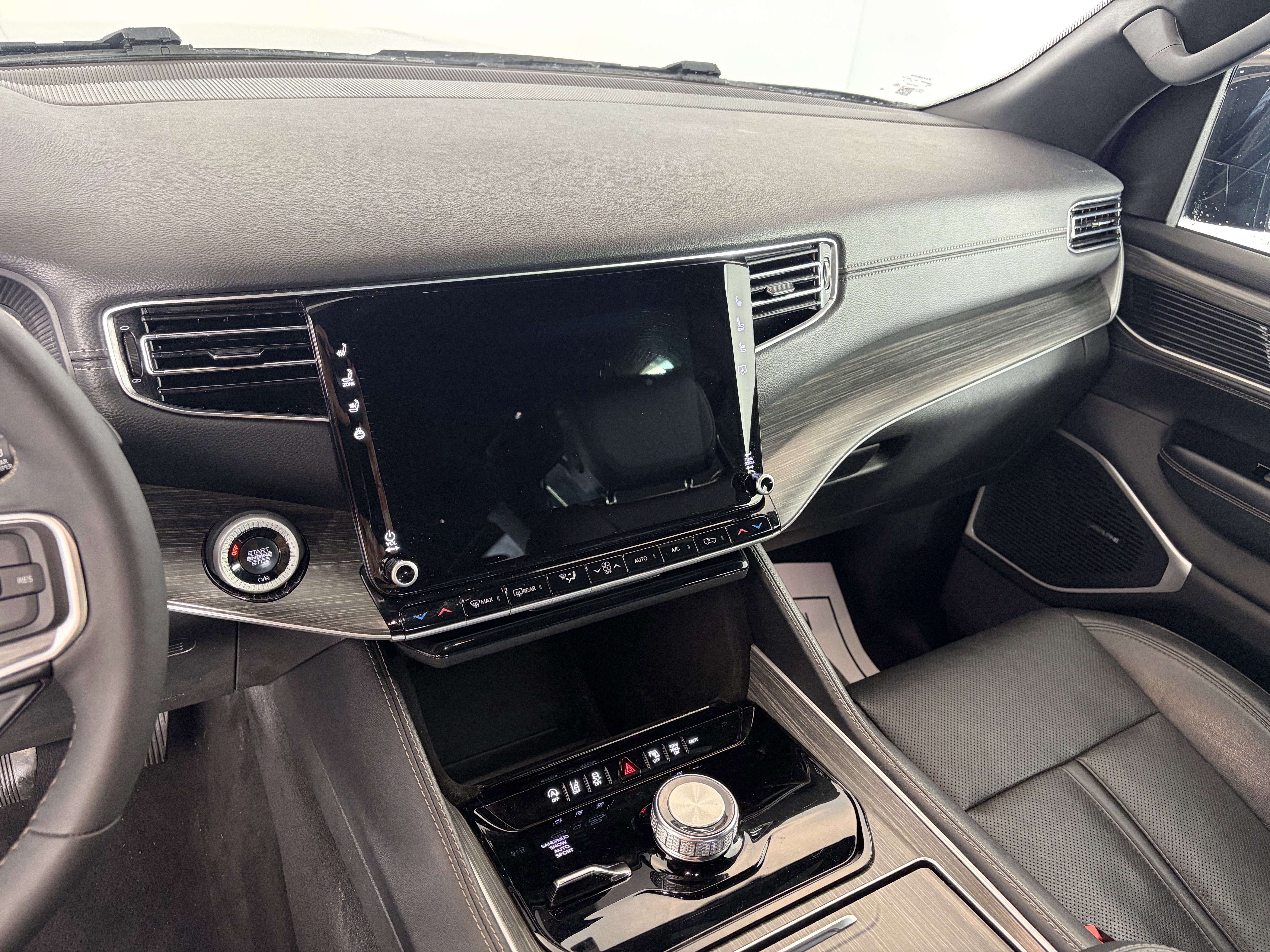 Used 2024 Jeep Wagoneer Series II image 4