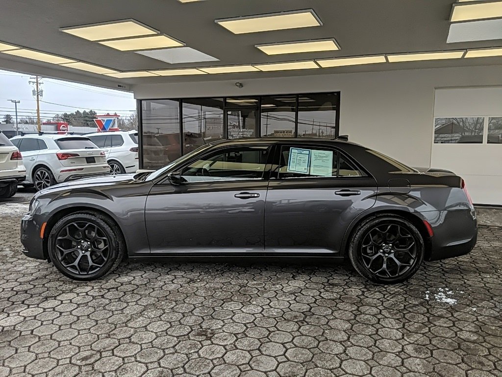 Used 2019 Chrysler 300 Touring w/ Sport Appearance Package image 8