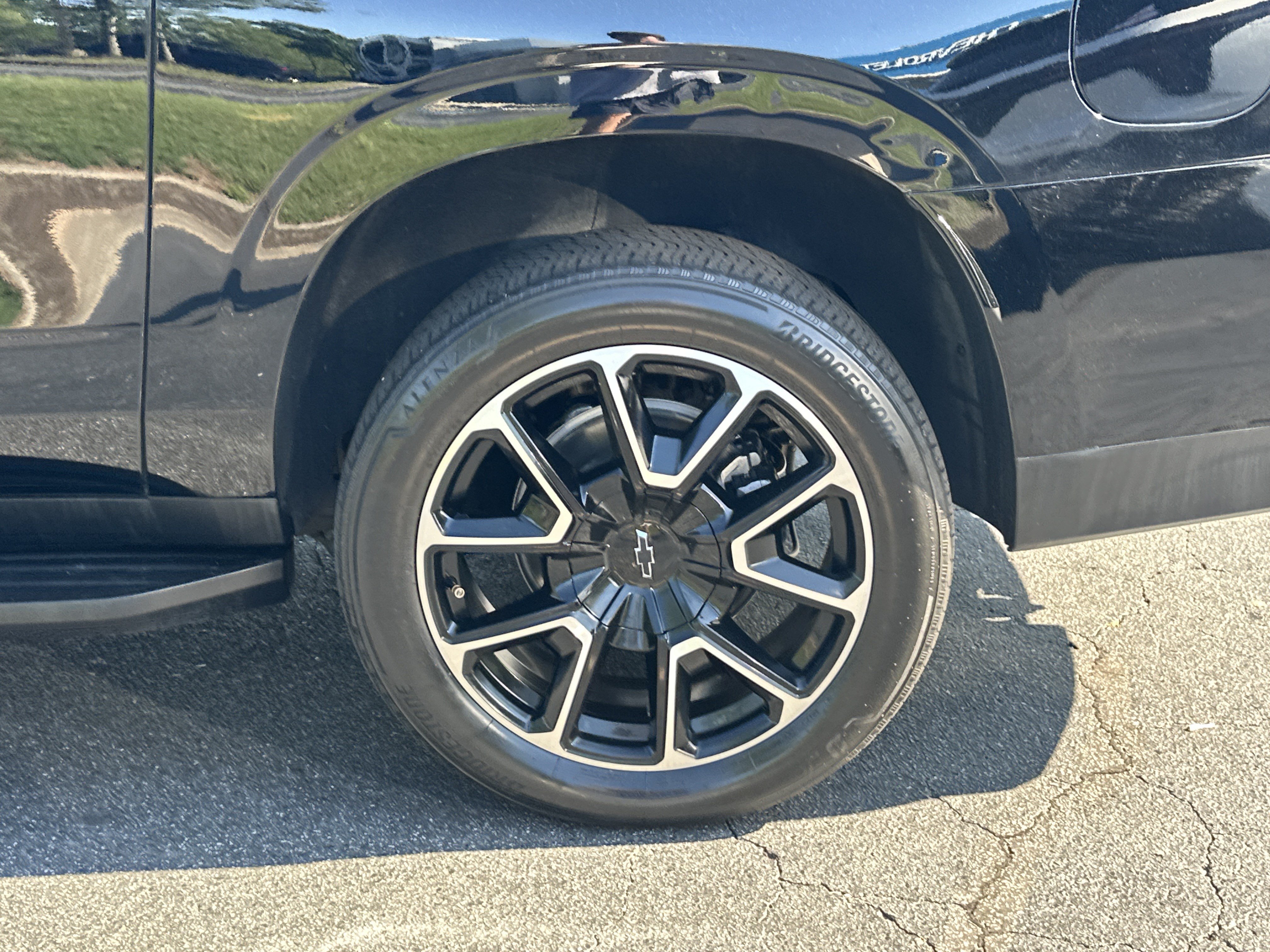 Used 2024 Chevrolet Suburban RST w/ Luxury Package AWD/4WD image 18