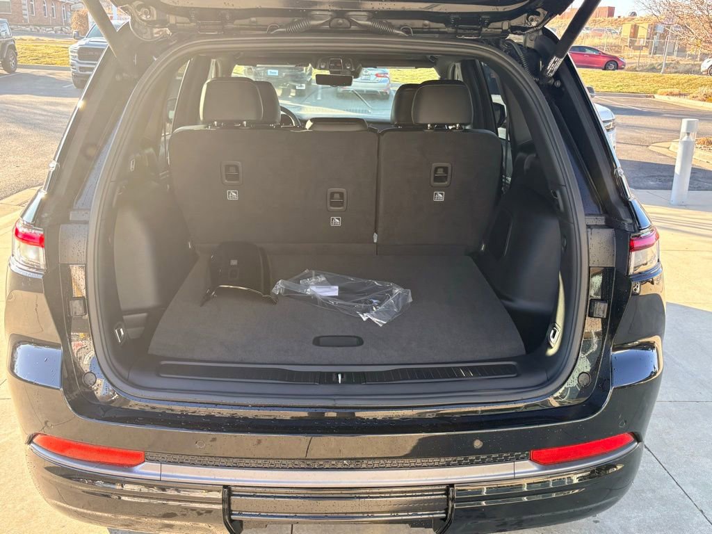 New 2026 Jeep Grand Cherokee Limited image 11