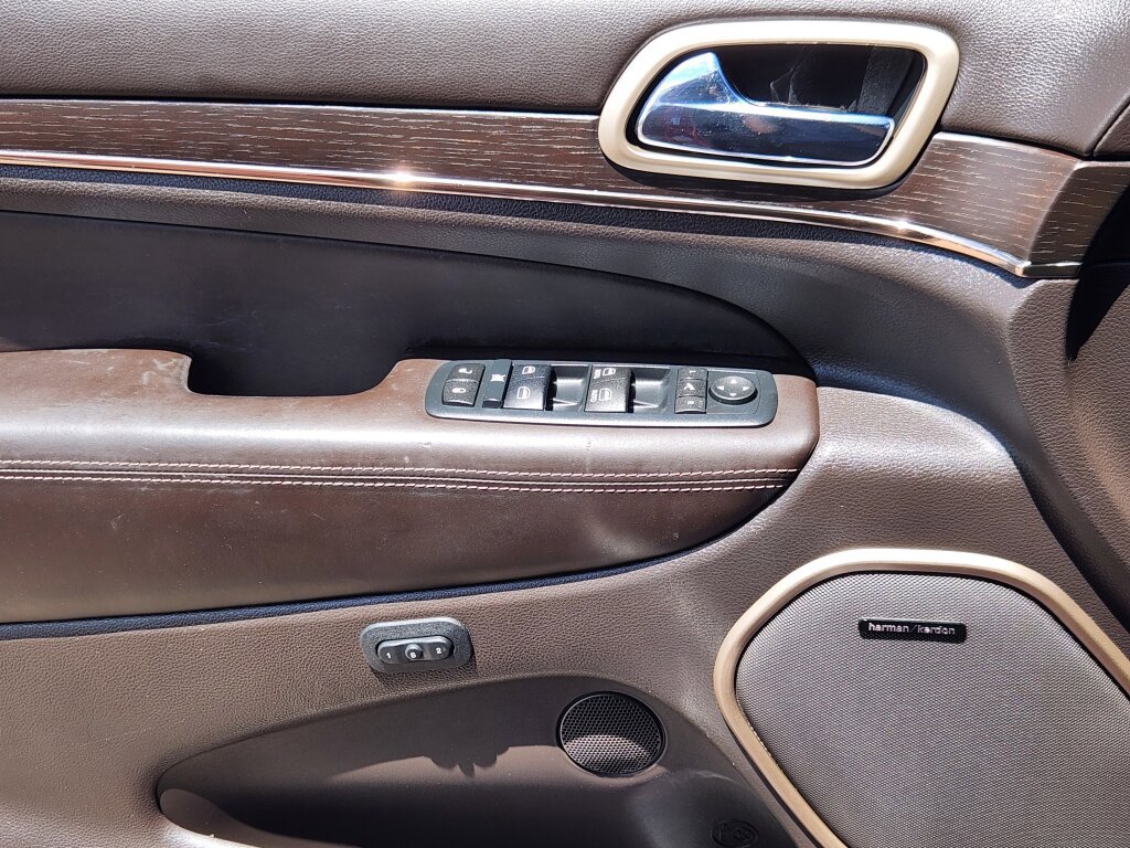 Used 2015 Jeep Grand Cherokee Summit w/ Skid Plate Group AWD/4WD image 7