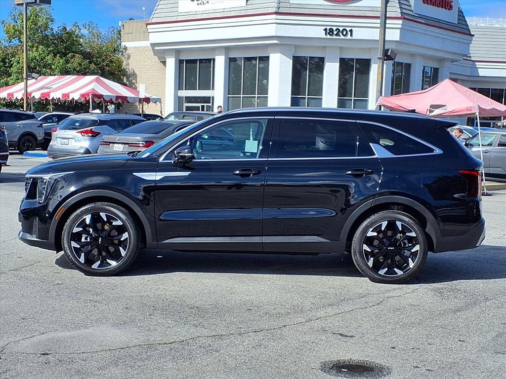 Used 2025 Kia Sorento EX w/ Panoramic Sunroof Package image 2