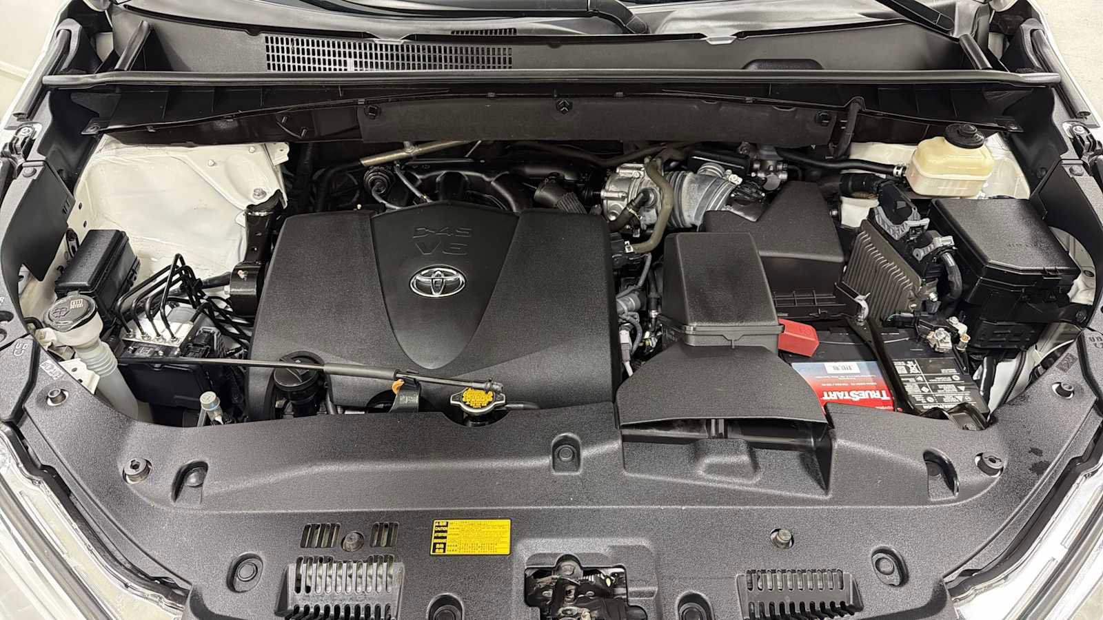 Used 2017 Toyota Highlander XLE image 32