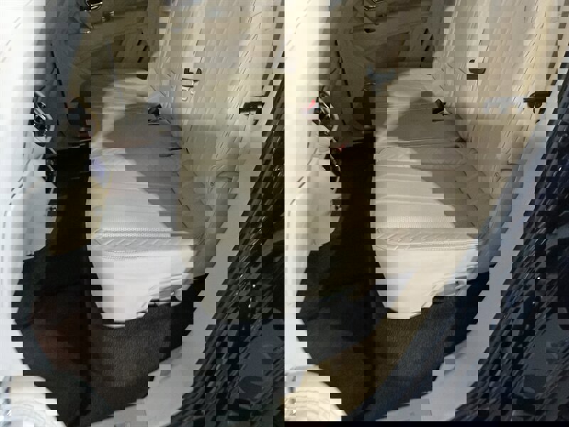 Used 2017 Bentley Bentayga image 26