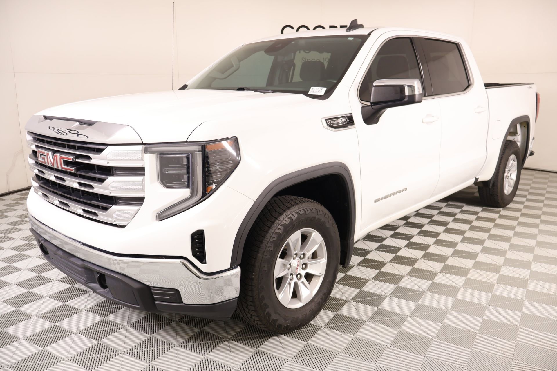 Used 2023 GMC Sierra 1500 SLE AWD/4WD image 10