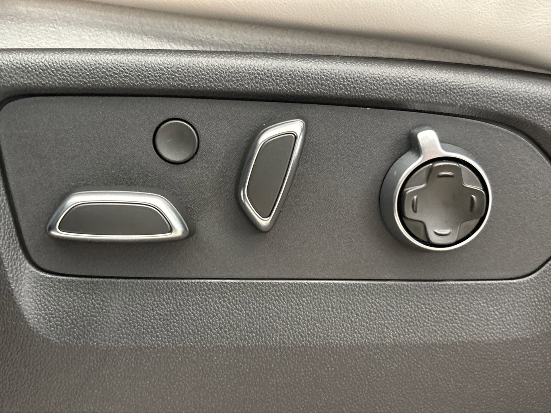 New 2025 Cadillac Escalade ESV Sport Platinum image 32