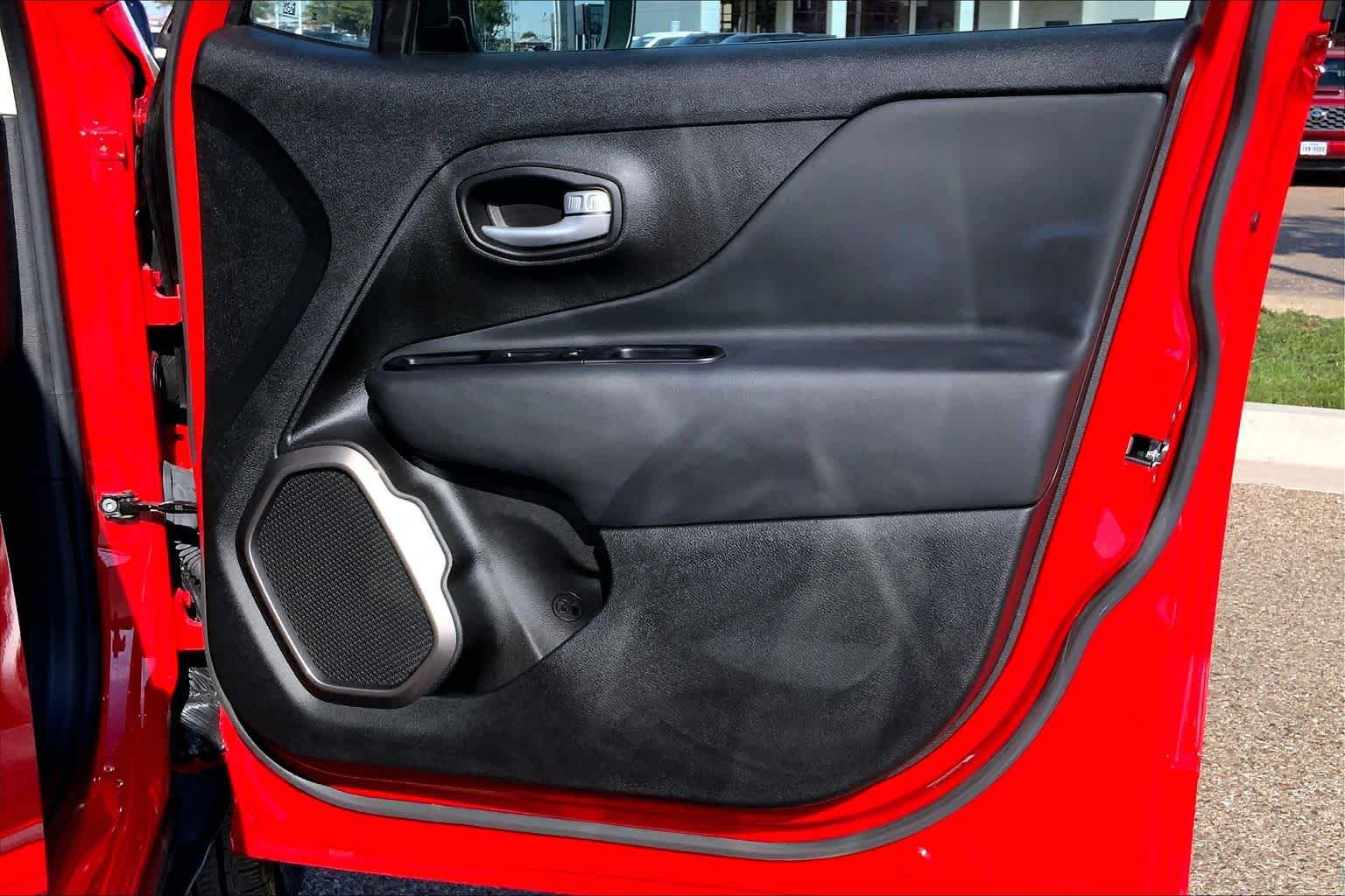 Used 2023 Jeep Renegade Latitude w/ Premium Group image 43