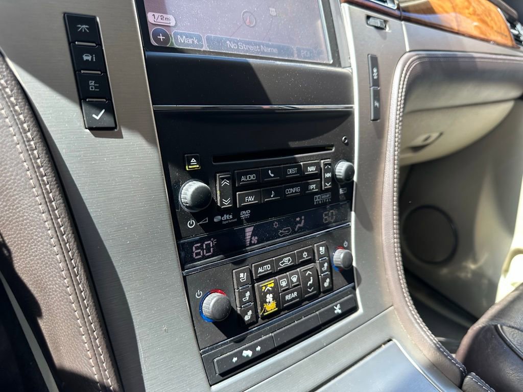 Used 2014 Cadillac Escalade ESV Platinum AWD/4WD image 22