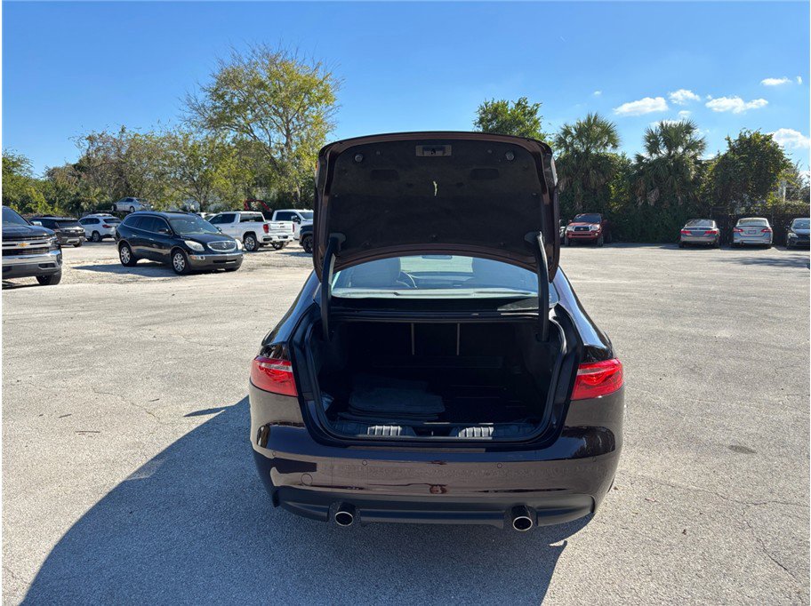 Used 2018 Jaguar XF Premium image 50