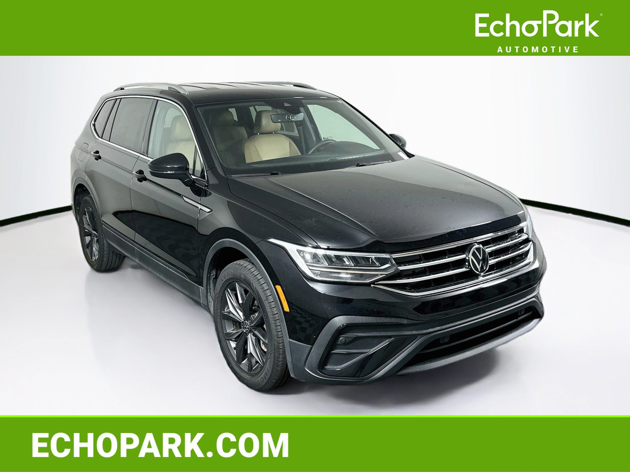 Used 2023 Volkswagen Tiguan SE FWD image 1
