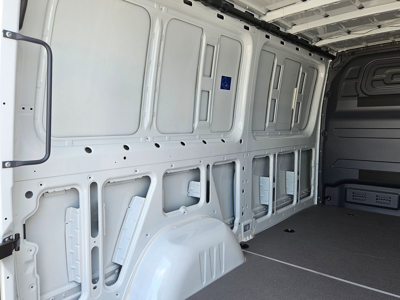 New 2025 Mercedes-Benz eSprinter 144 Cargo image 34