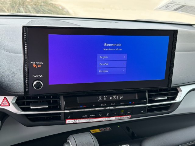 Used 2026 Toyota Sienna XLE FWD image 16