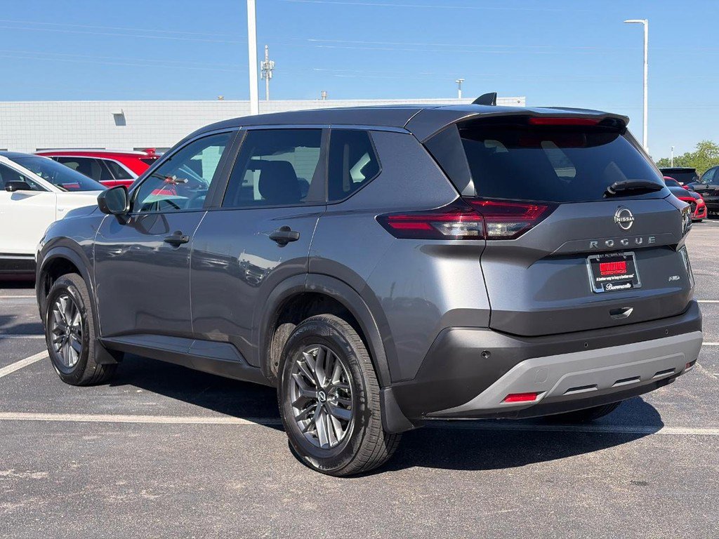 Used 2023 Nissan Rogue S AWD/4WD image 8