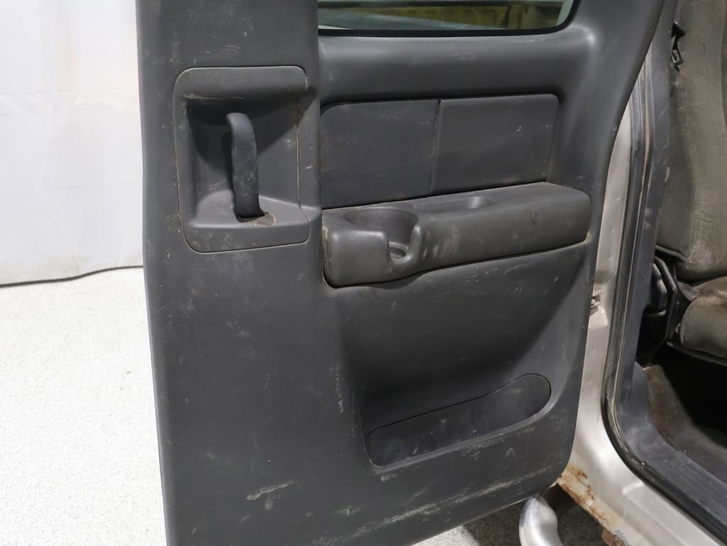 Used 2004 Chevrolet Silverado 3500 4x4 Extended Cab w/ Heavy-Duty Power Package image 20