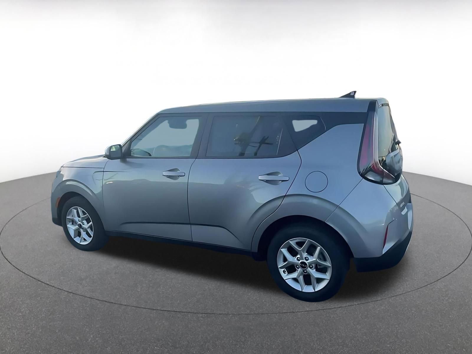 Used 2025 Kia Soul LX w/ LX Technology Package FWD image 10