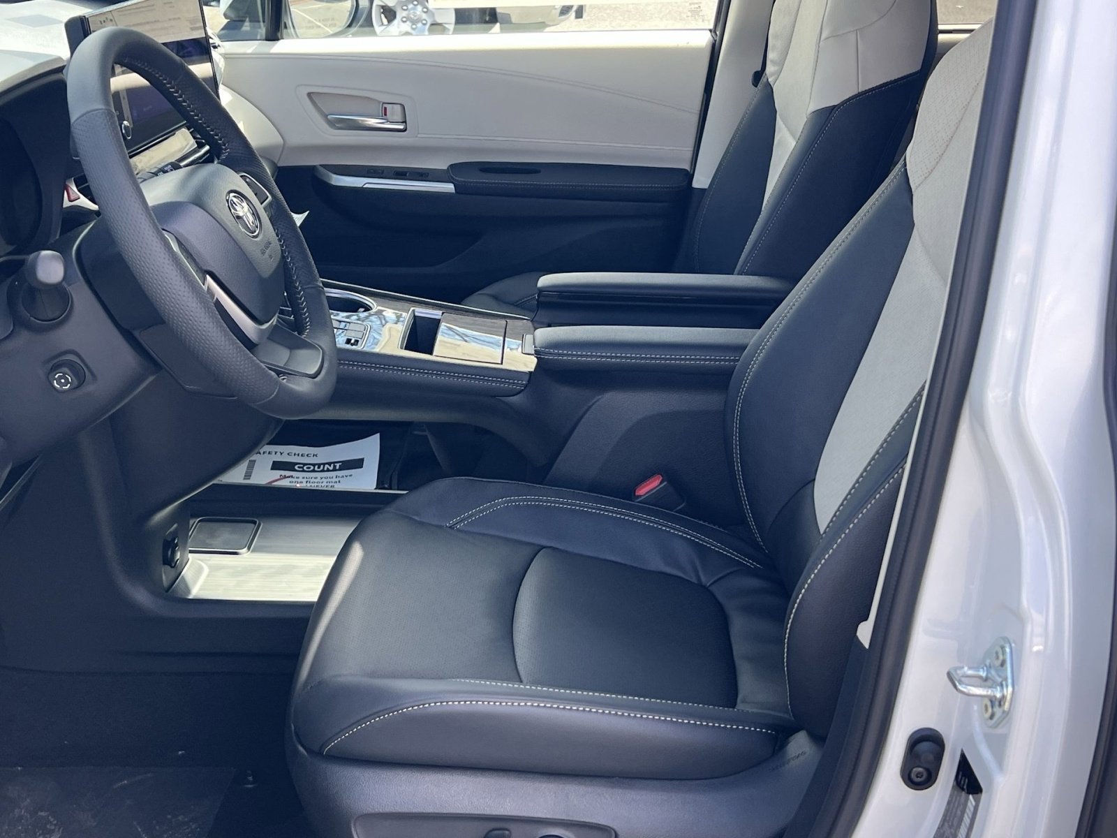 New 2026 Toyota Sienna Platinum image 7