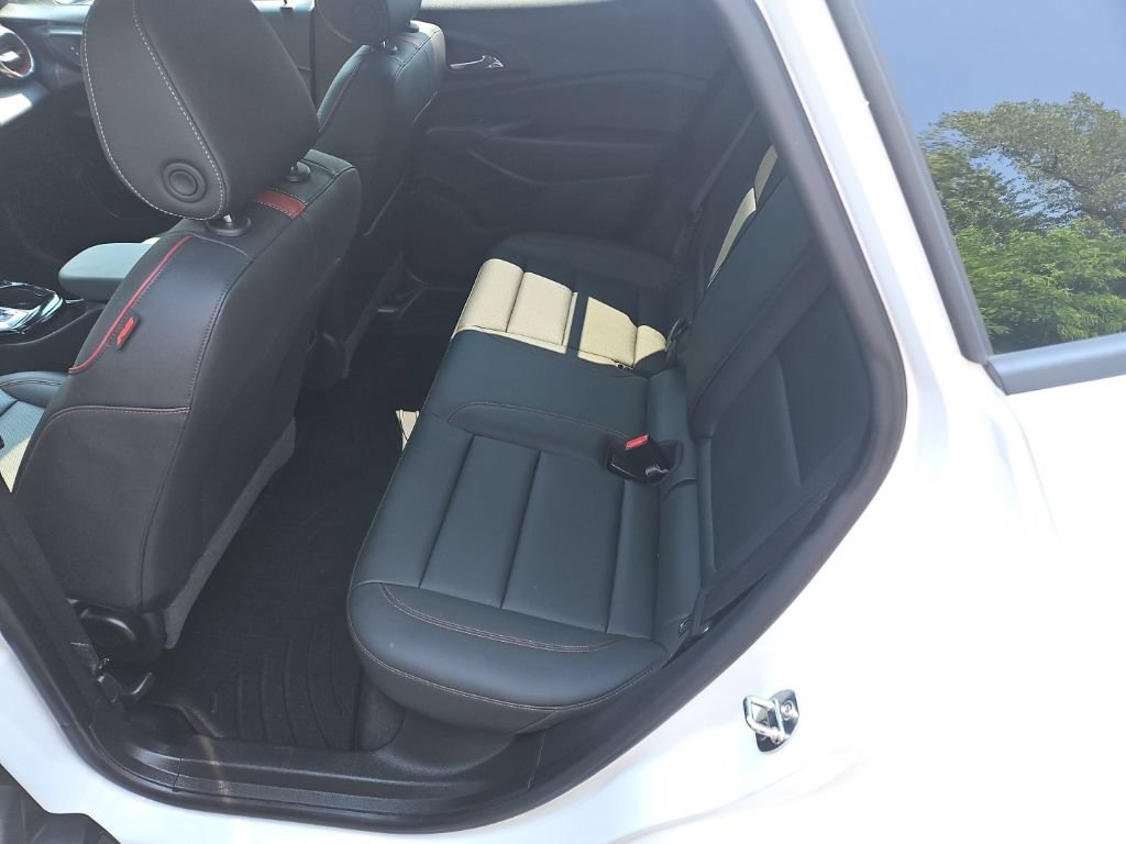 Used 2024 Chevrolet Trax RS w/ Sunroof Package FWD image 25