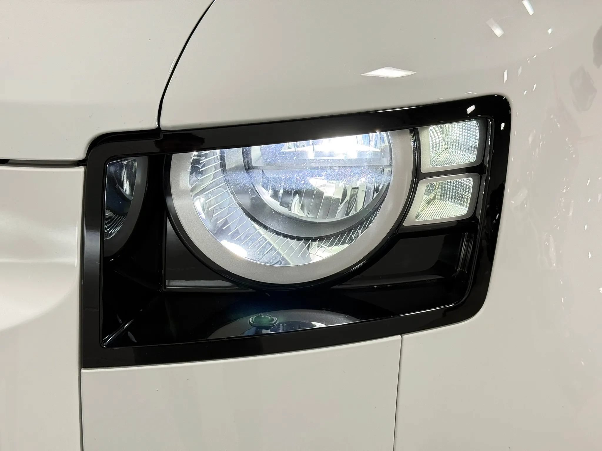 Used 2020 Land Rover Defender 110 S AWD/4WD image 73