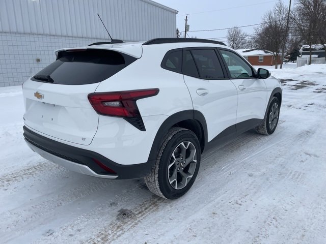 Used 2025 Chevrolet Trax LT w/ LT Convenience Package image 13