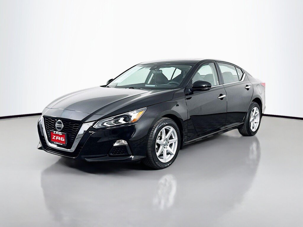 Used 2022 Nissan Altima 2.5 SV w/ SV Premium Package