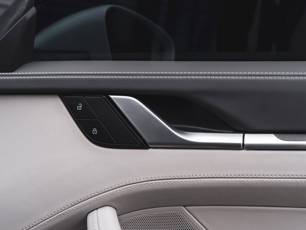 Used 2025 Porsche 911 Turbo S image 32