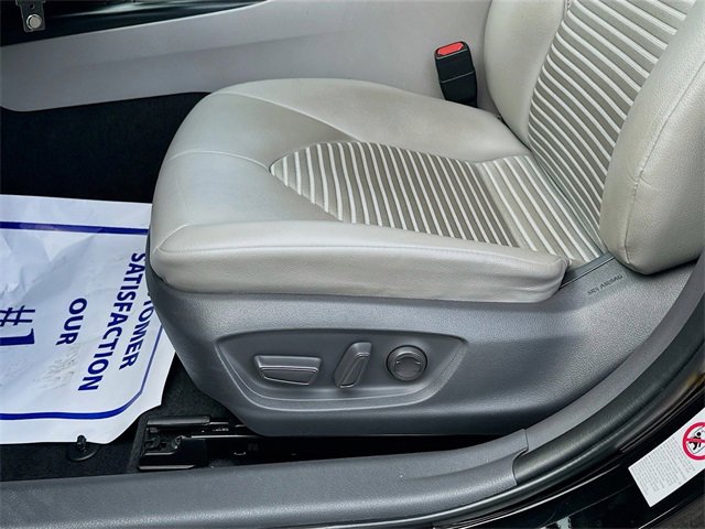 Used 2018 Toyota Camry SE image 17