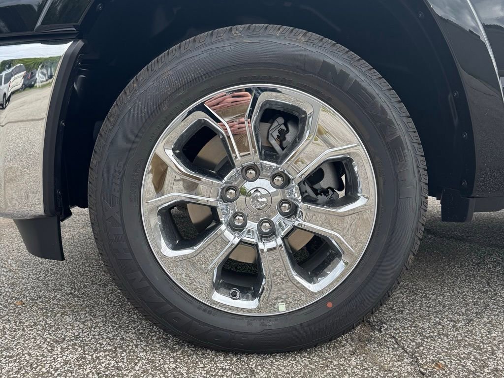 New 2026 RAM 1500 4x4 Crew Cab image 12