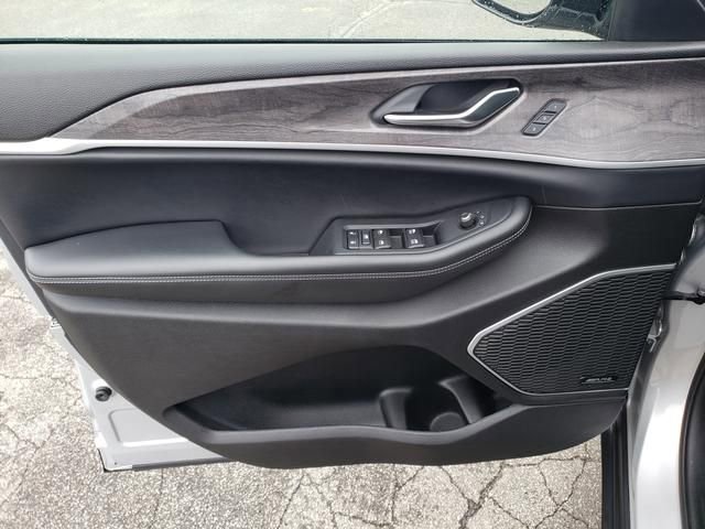 Used 2022 Jeep Grand Cherokee Limited image 11