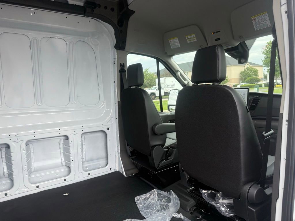 New 2026 Ford Transit 250 148 Medium Roof w/ Load Area Protection Package RWD image 39