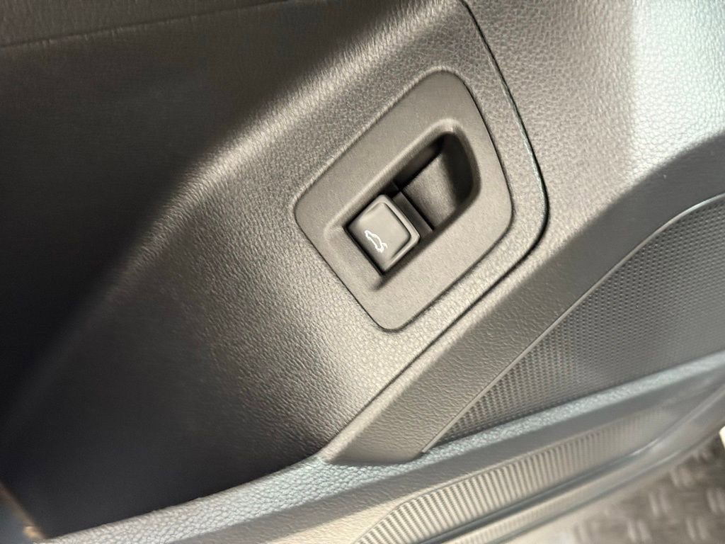 Used 2021 Volkswagen Atlas SE image 31