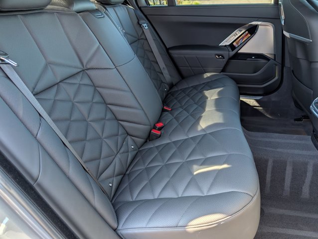 Used 2023 BMW 740i image 22