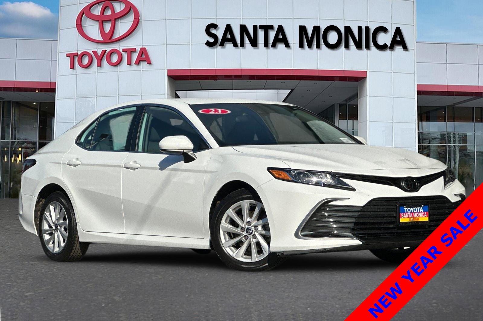 Used 2023 Toyota Camry LE image 2