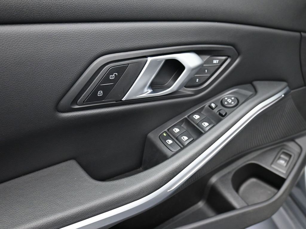 Used 2025 BMW 330i xDrive Sedan image 9