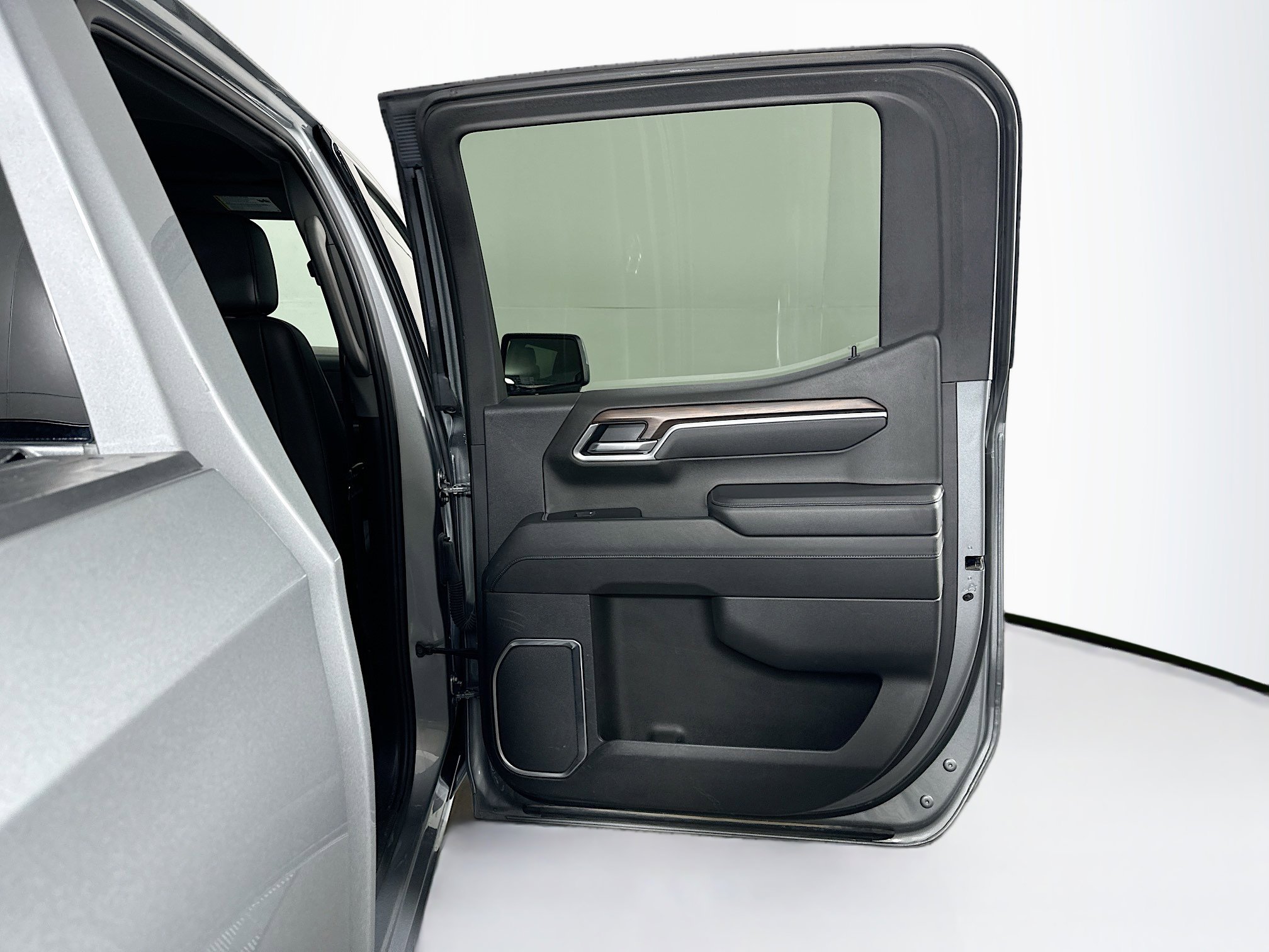 Used 2025 GMC Sierra 1500 SLT image 30