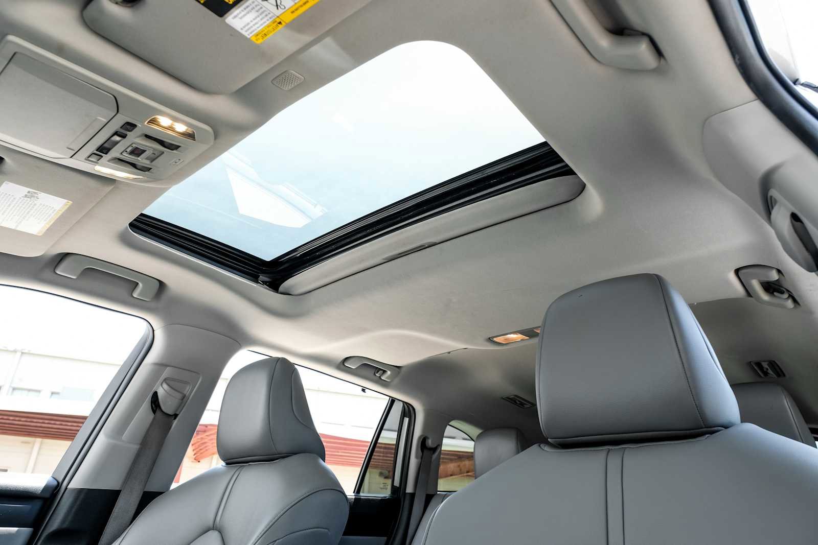 Used 2020 Toyota Highlander XLE FWD image 5