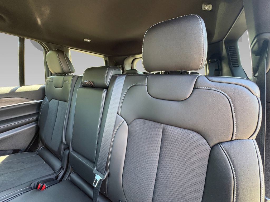 New 2026 Jeep Grand Cherokee L 4WD image 3