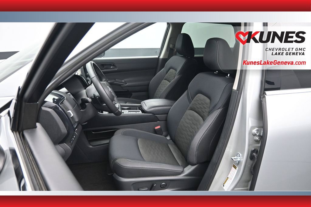 Used 2025 Nissan Pathfinder SV FWD image 20