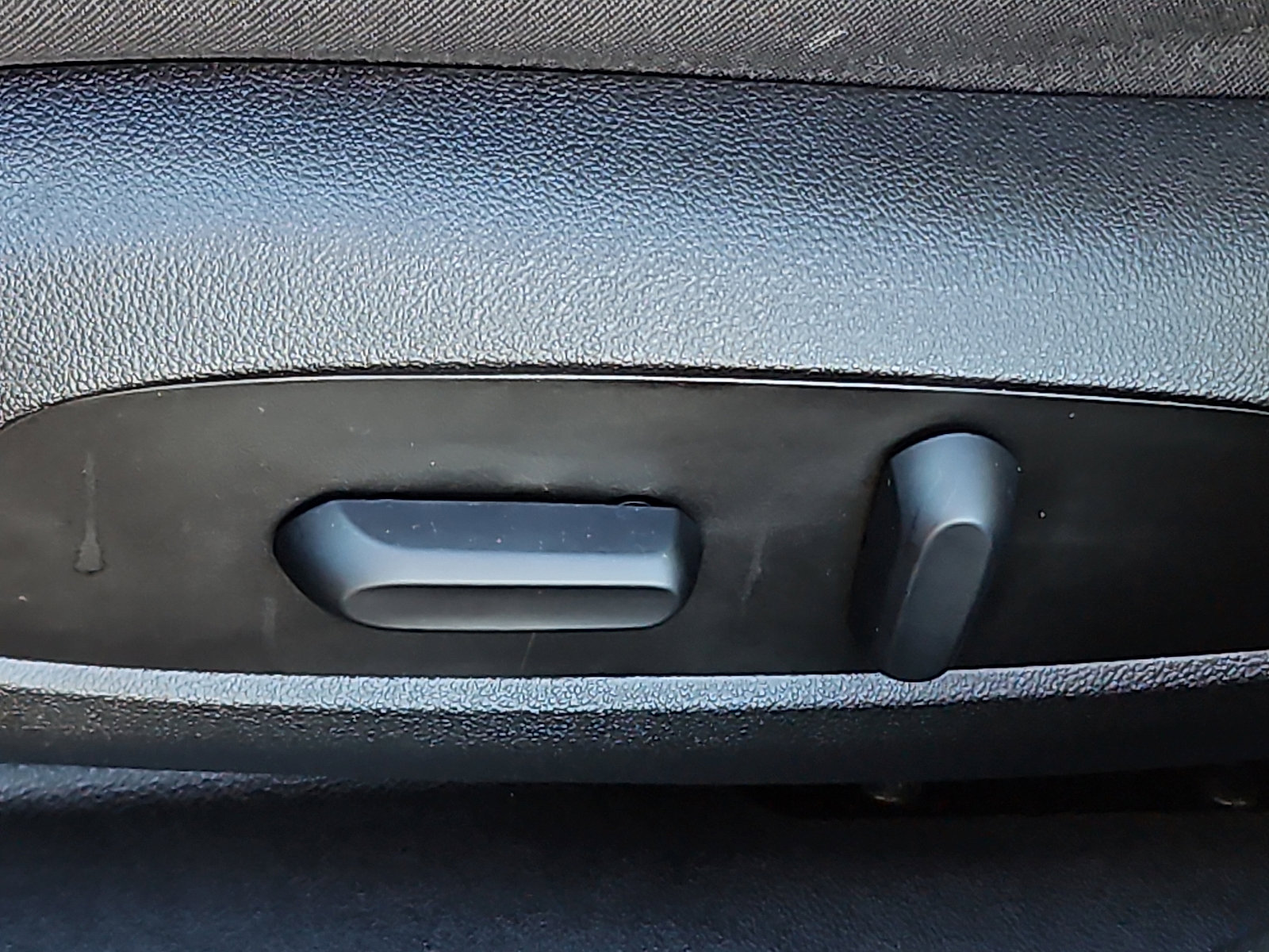 Used 2018 Chevrolet Cruze LT w/ Convenience Package image 26