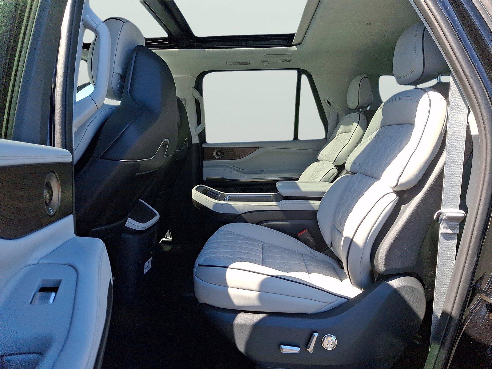 New 2026 Lincoln Navigator L Black Label AWD/4WD image 5