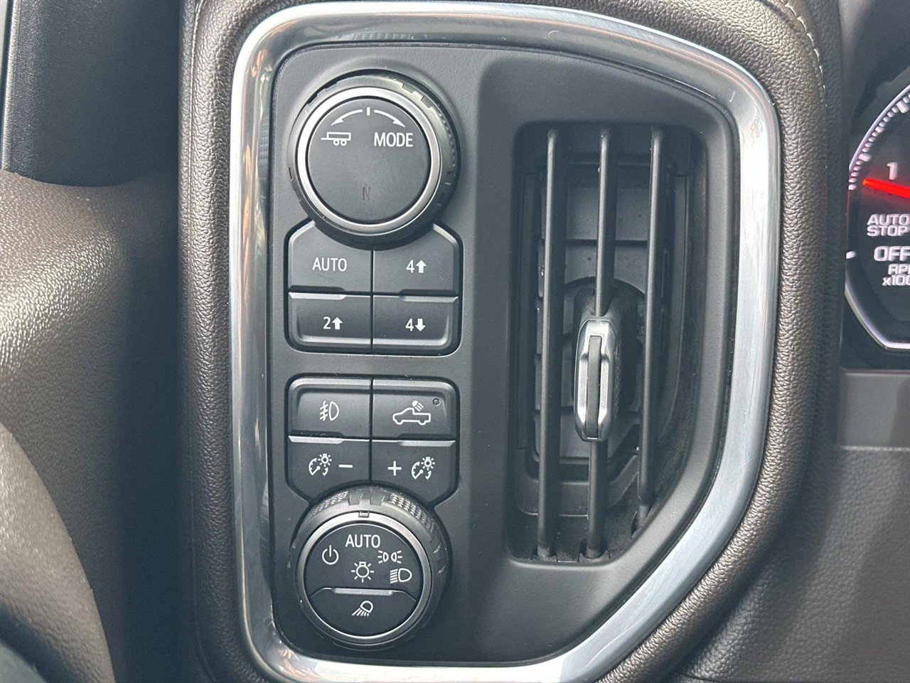 Used 2021 Chevrolet Silverado 1500 LTZ image 19