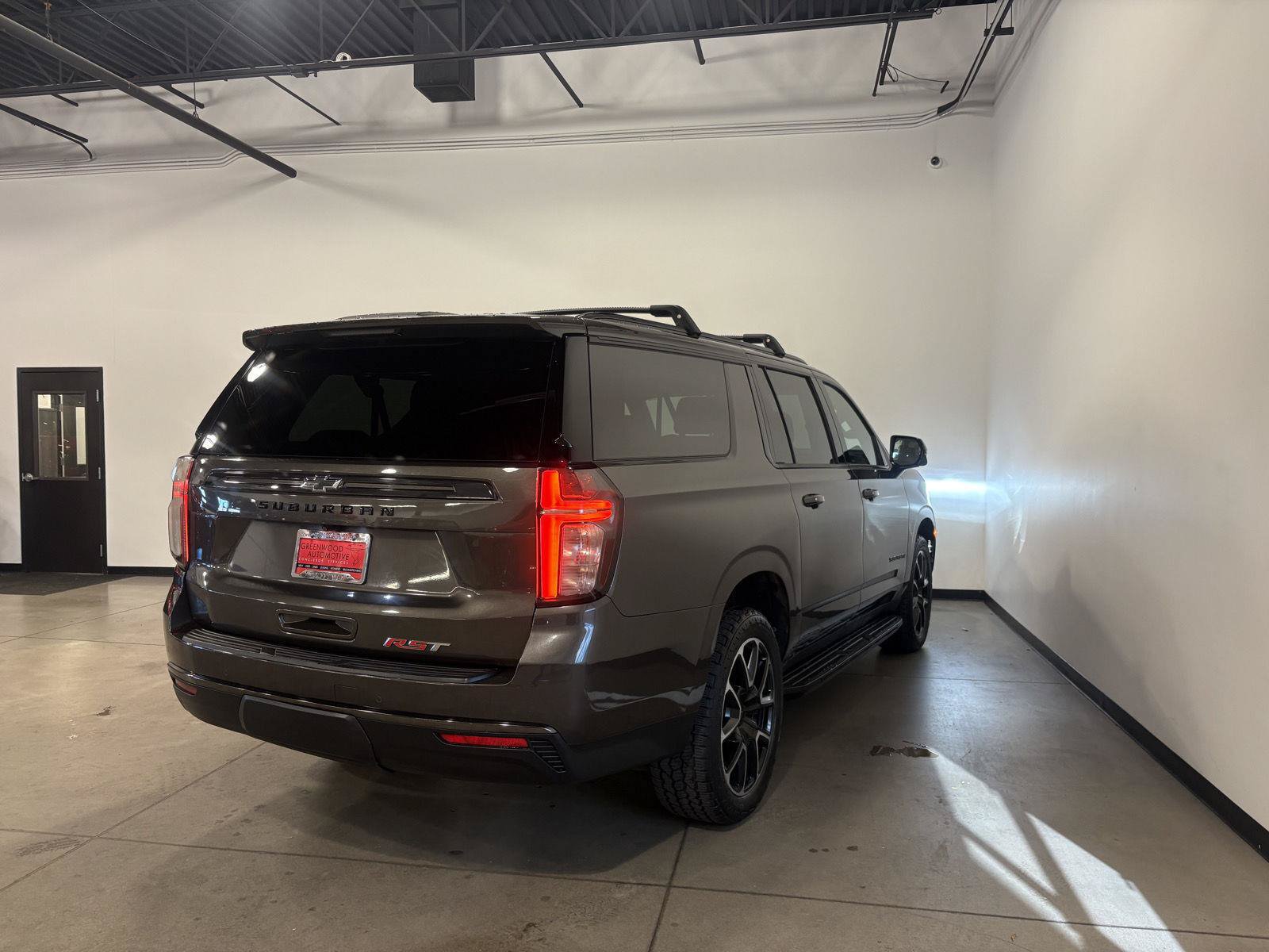Used 2021 Chevrolet Suburban RST w/ Luxury Package AWD/4WD image 3